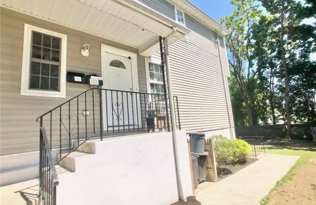182 Lincoln Avenue Gallery 1