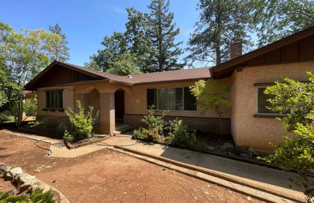 Paradise Oasis-3 bed 2 bath home, Back yard, covered deck, attached garage photos photos