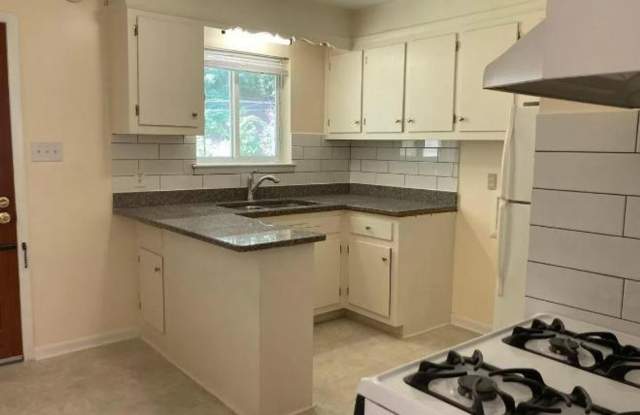 Room in 2 Bedroom Home at Hillsborough St photos photos