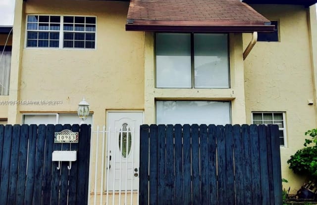 10983 SW 69th Ter - 10983 Southwest 69th Terrace, Kendall, FL 33173