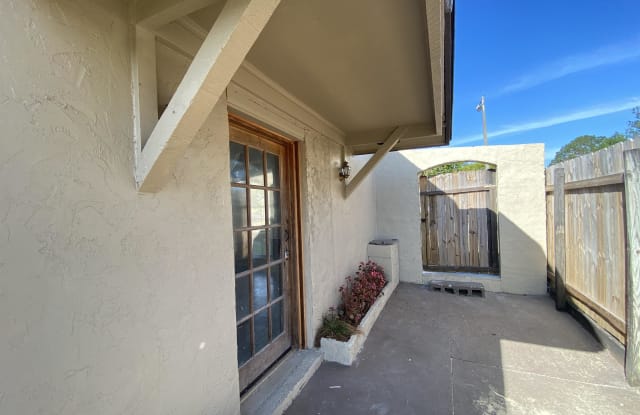 1409 Madrid Way - 2 photos photos