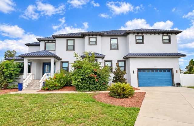 Waterfront Pool Home in Apollo Beach - 4 Bedroom / 3.5 Bath Gallery 1