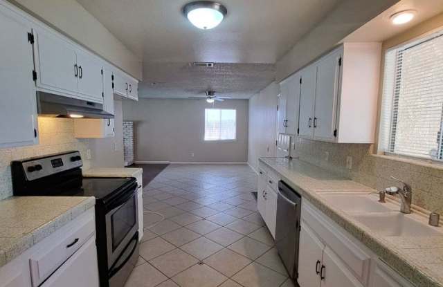 Stunning 4-Bedroom Kerman Home with Swimming Pool Available Soon! photos photos