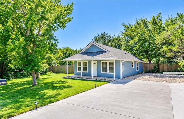 903 Comanche Cove Drive Gallery 1