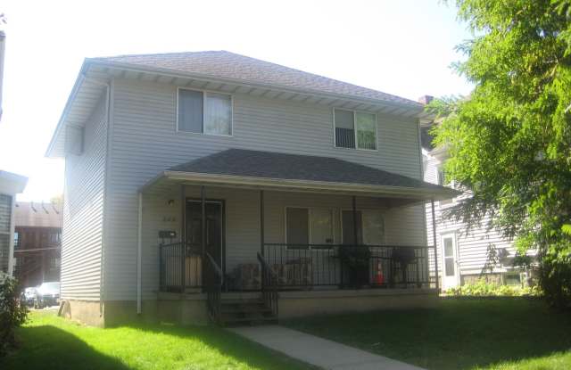 Large 5 BR/5bath Great Location! - 209 East Bloomington Street, Iowa City, IA 52245