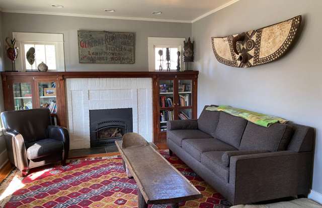 Remodeled Westside Bend Bungalow | Hot Tub, Large Backyard & Utilities Included Gallery 4