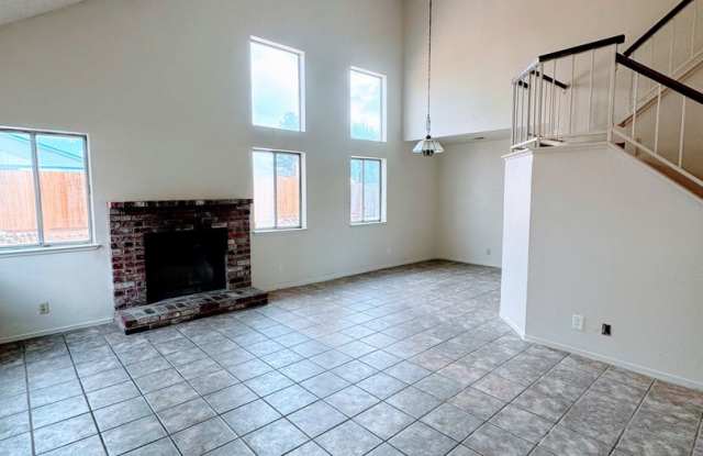Spacious 3-Bedroom Home in North Laguna Gallery 3