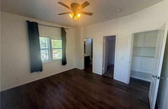 129 East Palmyra Avenue Gallery 1