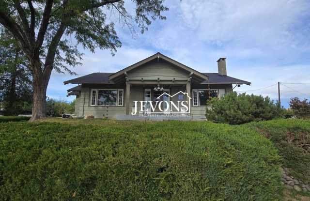 Spacious 3BD/3BA Yakima Home – 3-Car Garage & W/D Hookups Gallery 4