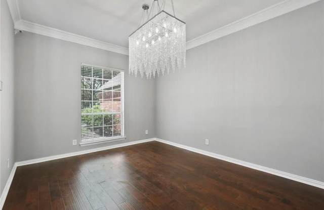 305 Sterling Court Gallery 4