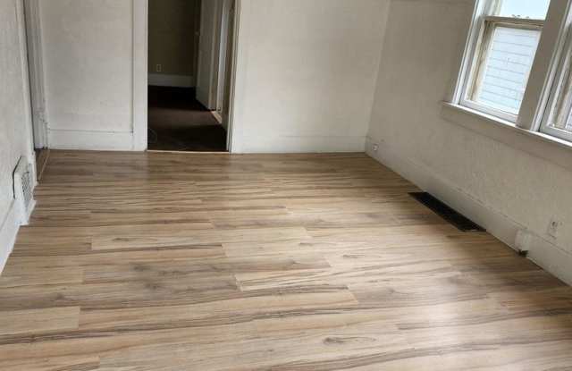 Newly remodeled 2 bedroom, 1.5 bathroom House photos photos