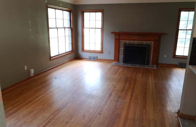 1833 Hawthorne Road Gallery 3