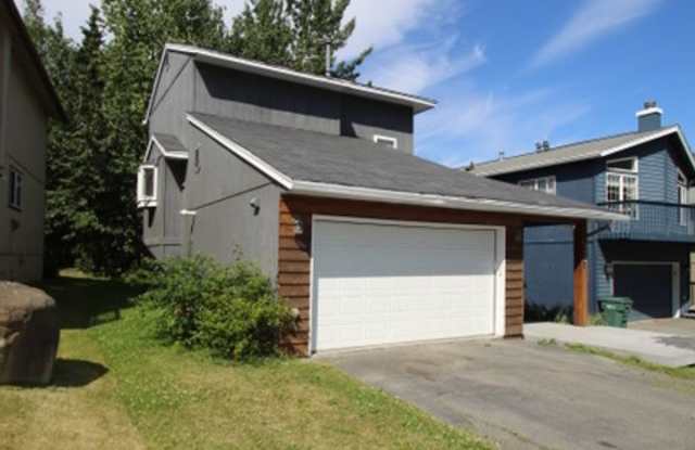 Cozy 3 Bedroom, 2.5 Bath Home in Eagle River Gallery 3