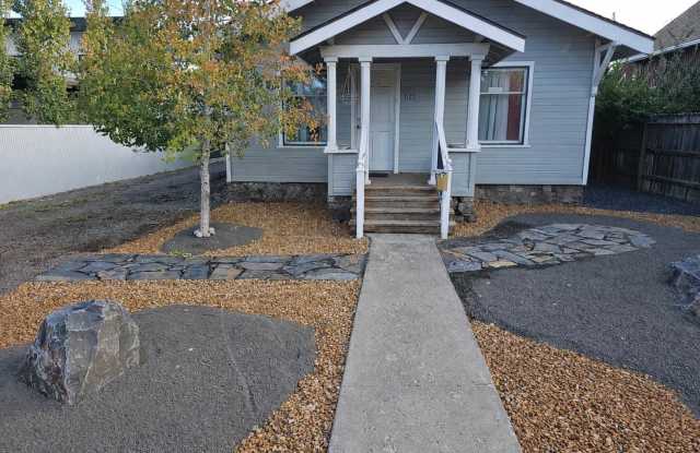 Charming 3-Bedroom, 1-Bathroom House in Northwest Bend, OR photos photos