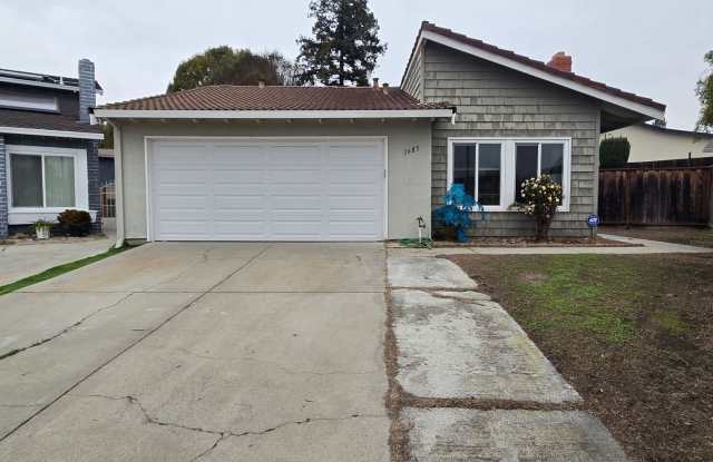 Remodeled Single Family Home, Newer Kitchen/Bathrooms, Fresh Paint, Large Yard with Pie Shape Lot! photos photos