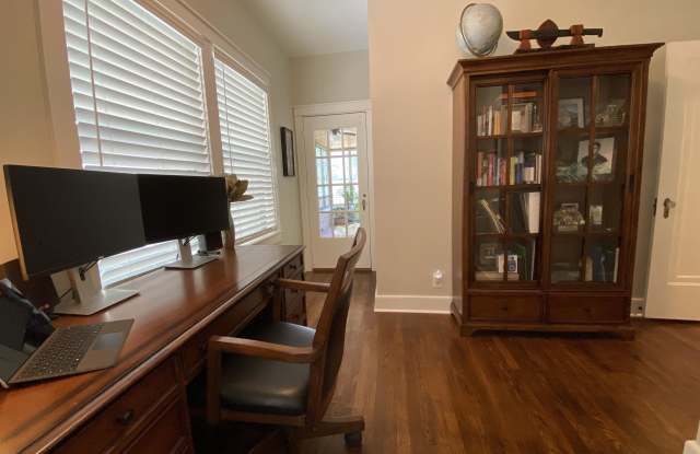107 West Ridgewood Court Gallery 4
