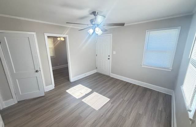 Small 2 bed 1 bath house close to downtown Kannapolis and the Research Campus Gallery 4