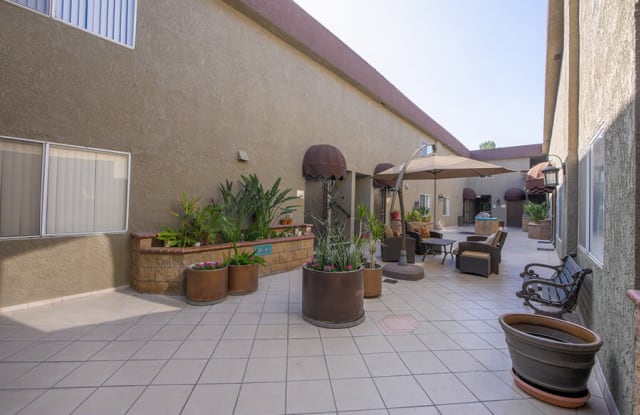 21320 Parthenia St Gallery 2