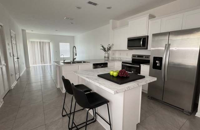Spacious 2 Bed, 2.5 Bath Townhome with Attached Garage. Move In Ready! Gallery 4