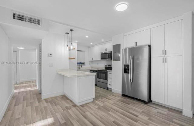 110 Fontainebleau Boulevard photos photos