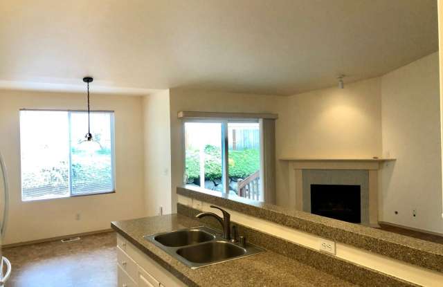 1968 NE Lind Court Gallery 4