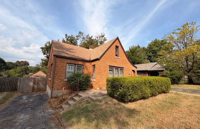Inviting 2-Bed, 1-bath Near MSU & Phelps Grove Park Gallery 1
