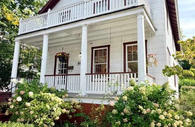 909 N IVY Street Gallery 2