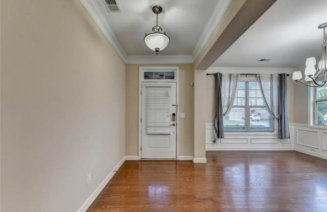 4440 Sanderling Street Gallery 3