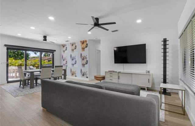 811 NE 17th Ct. photos photos