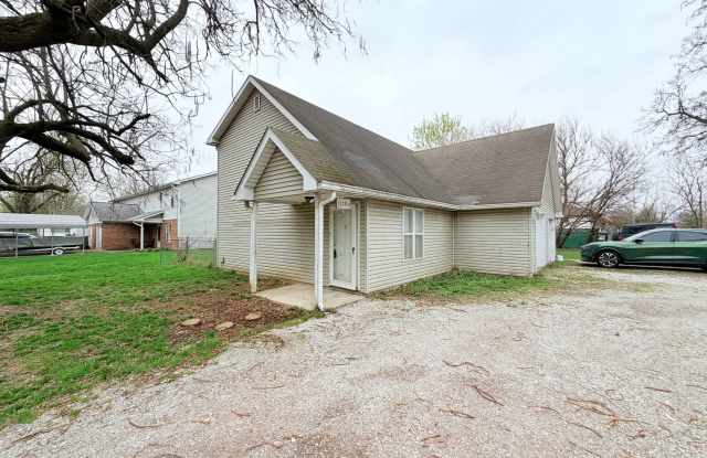 NOW SHOWING: 2 Bedroom/1 Bath located at 5109 W Raymond St. Unit A photos photos