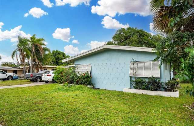 18525 NW 39th Ave photos photos