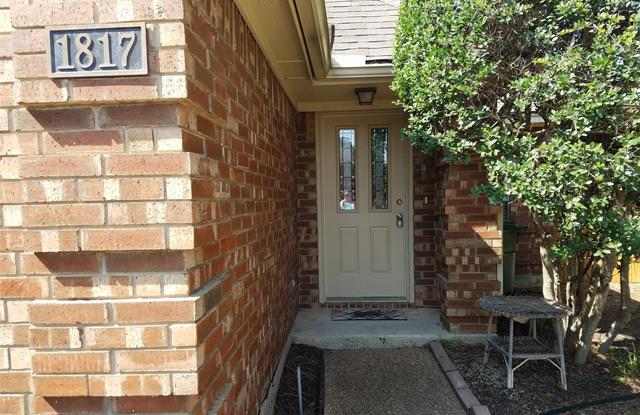 1817 Evergreen Court Gallery 2