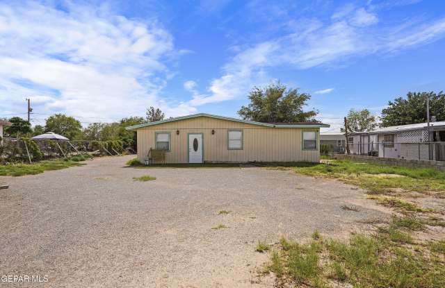 3879 JOHN CHRISTOPHER Drive unit: B photos photos