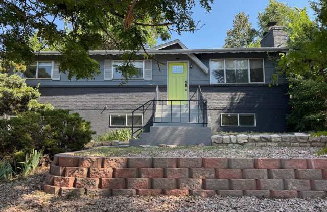 Charming 4 Bedroom Home Near UCCS and Palmer Park - 1212 Westmoreland Road, Colorado Springs, CO 80907