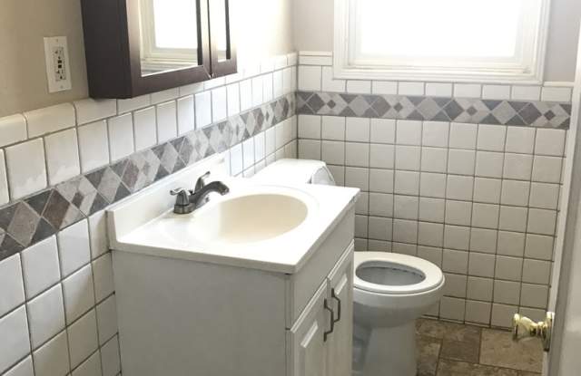 Spacious 2 Bedroom 1 Bath House in Oakland -- Coming Soon !!! Gallery 4