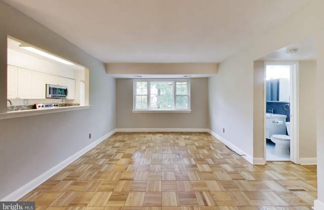 1322 FORT MYER Drive Gallery 4