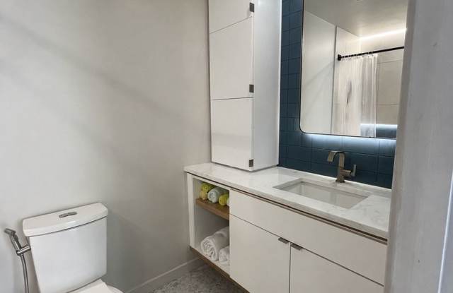 Charming 2BR Condo in Washington, DC Gallery 4