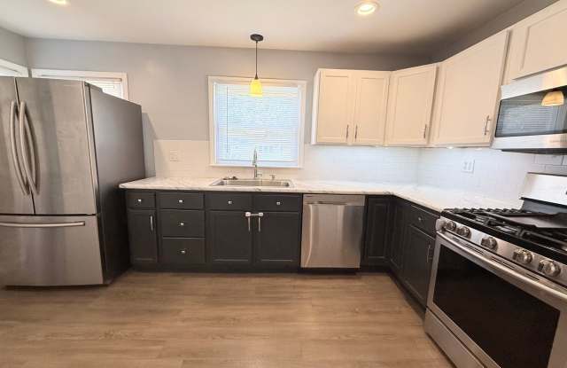 Charming 3 Bedroom Home in Quiet Normal Neighborhood Gallery 3
