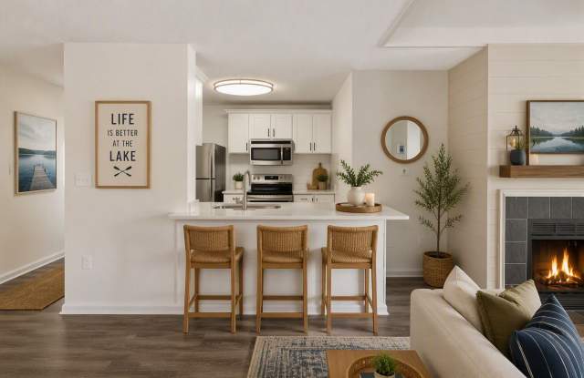 Sailpointe at Lake Norman Apartment Homes Gallery 1