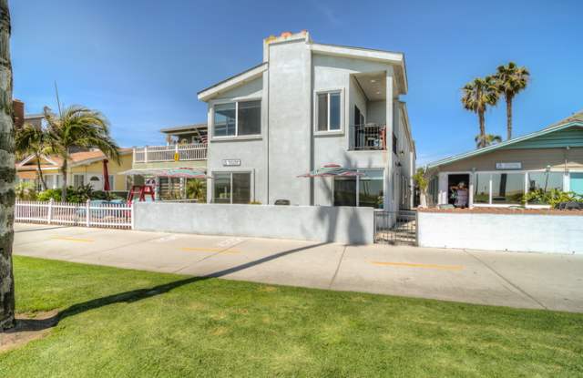 916 East Oceanfront - 916 E Oceanfront, Newport Beach, CA 92661