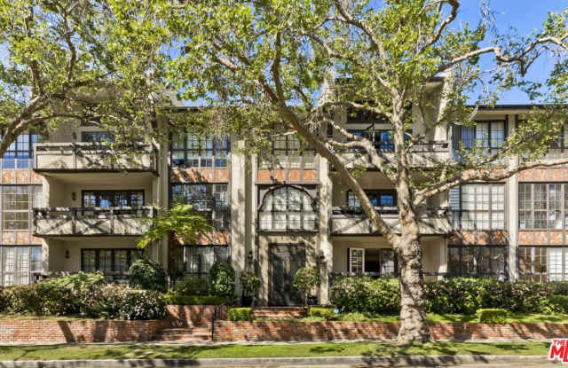 133 S Oakhurst Dr unit: 205 - 133 South Oakhurst Drive, Beverly Hills, CA 90212