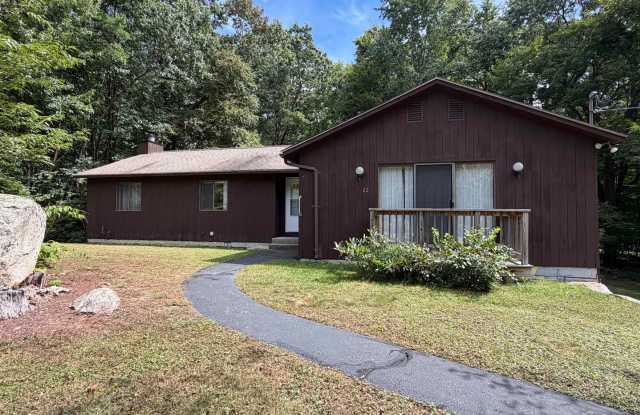 Spacious 3-Bedroom Ranch in a Peaceful East Derry Setting Gallery 1