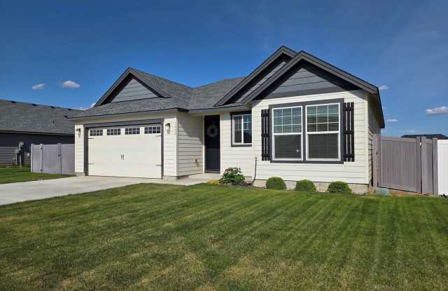 Newer 3-Bed, 2-Bath home in Quincy, WA! photos photos