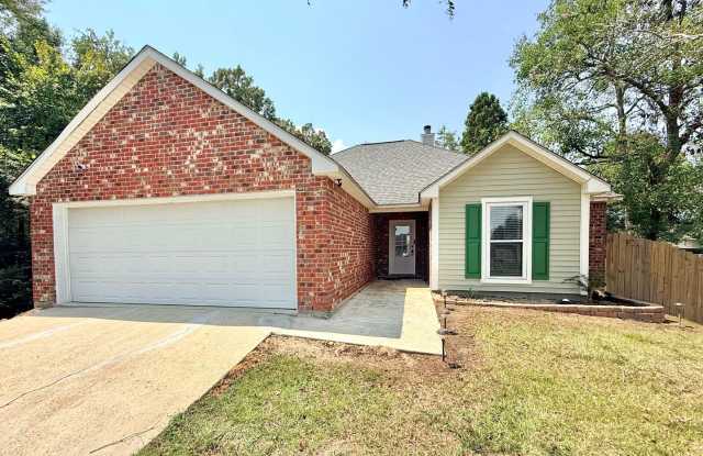 3 Bed, 2 Bath Home in Henderson Bayou Estates Gallery 3