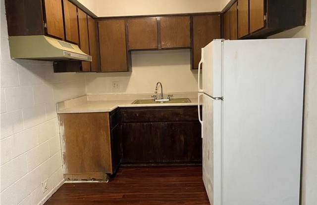 625 South Royal Crest Circle  Unit 8 Gallery 4