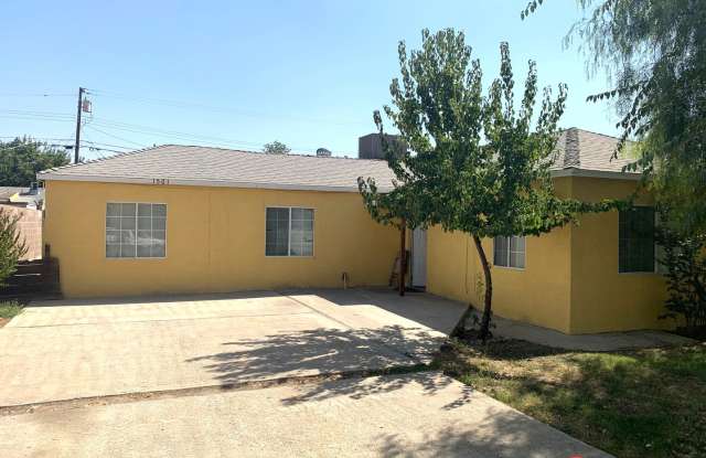 Charming 4-Bed Rental with Bonus Space & Room to Grow photos photos