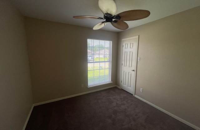 Super 4-2-2 brick home! Gallery 4