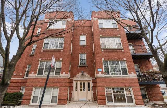 2903 N Rockwell Street unit: 2 photos photos