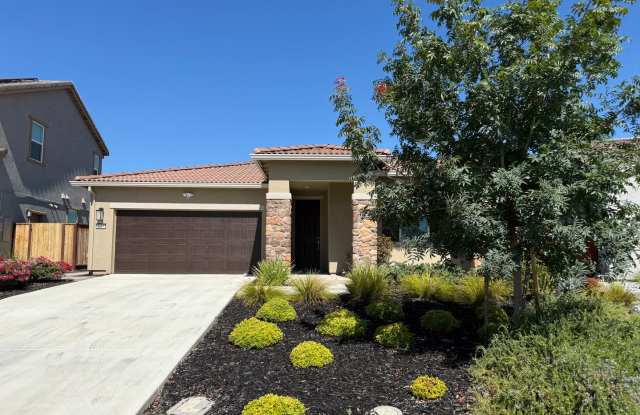 Your Own Private Retreat—Right in the Heart of Everything photos photos