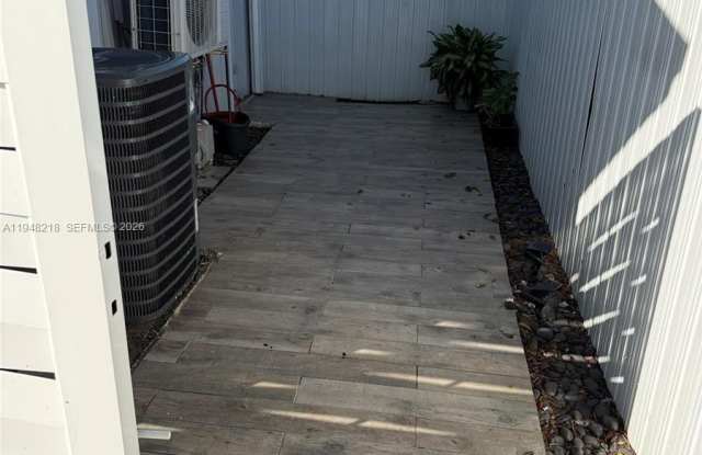 15740 SW 102nd Pl photos photos